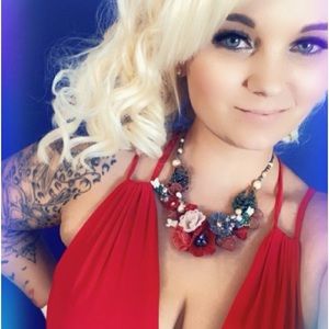 My Marilyn Monroe necklace didn’t know it was the Marilyn Monroe at first.